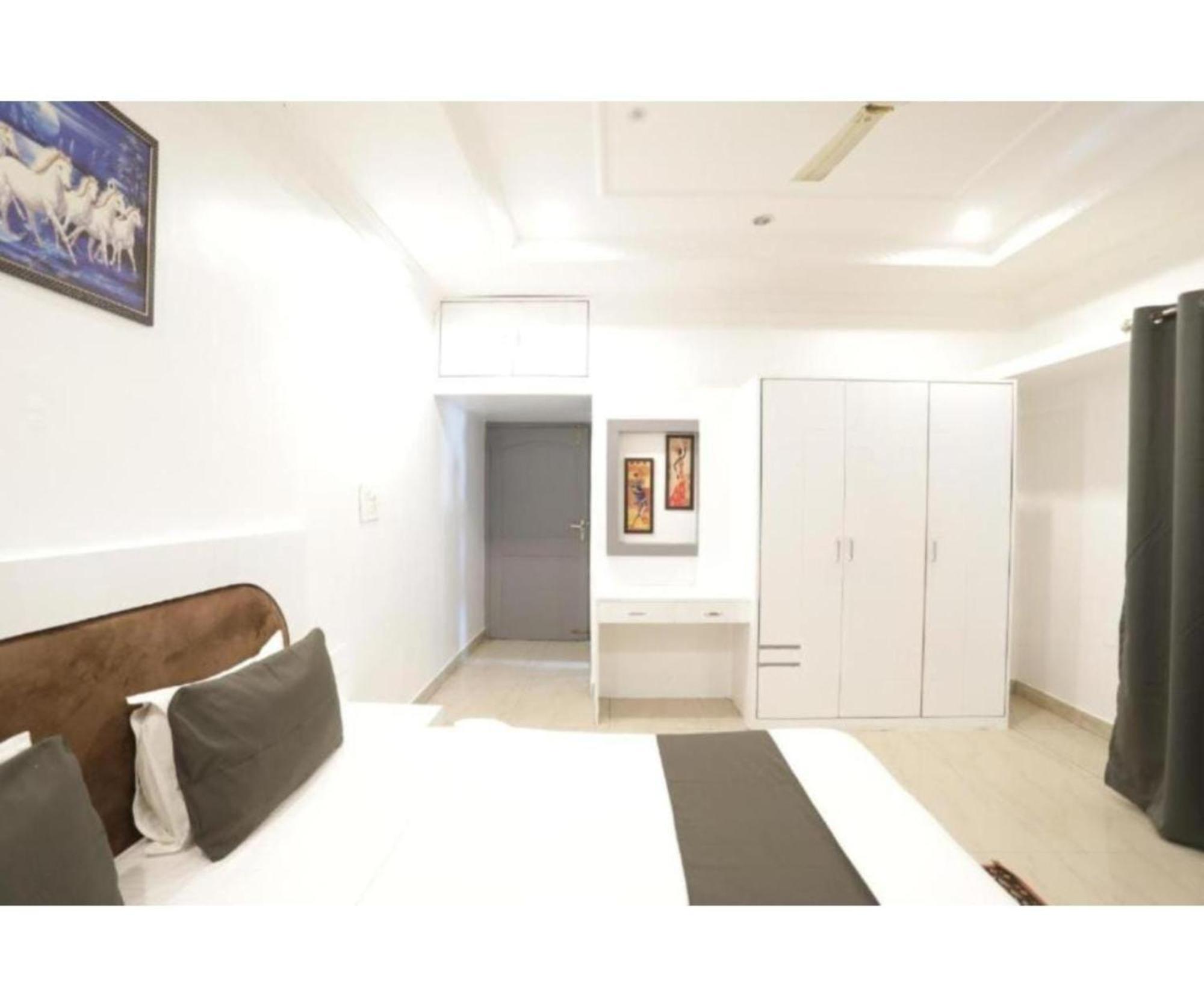 Day S Inn Luxury Stay Near Care Hospital In Budget Friendly Price Best Seller Bhubaneswar Bagian luar foto